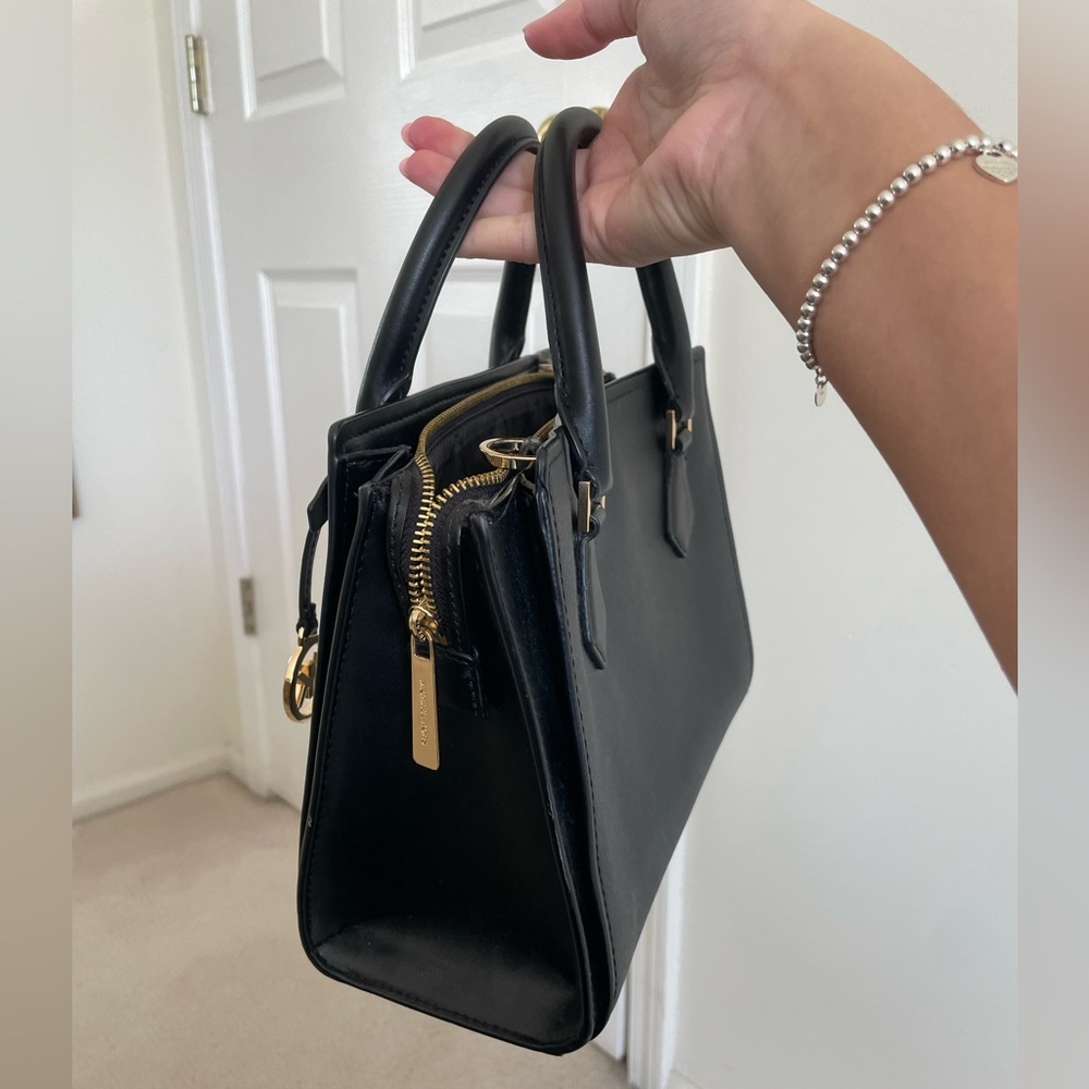 Michael kors purse - Picture 4 of 7